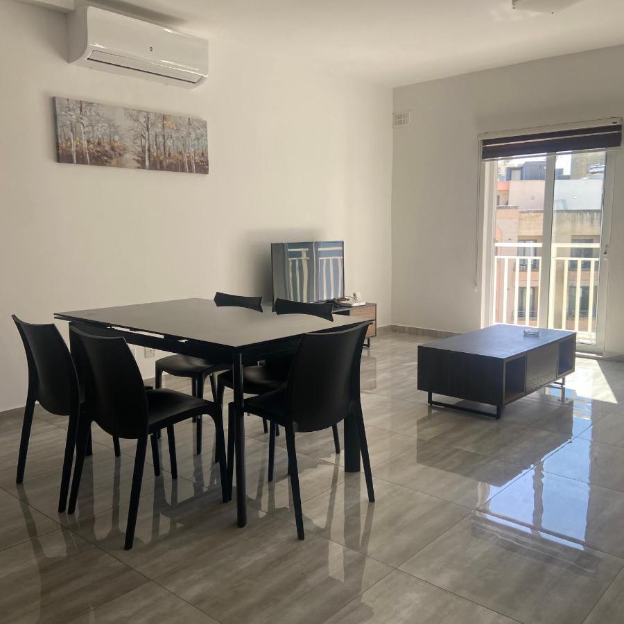F10 Room 1, Private Double Room With Private Bathroom In Shared Flat Msida Kültér fotó